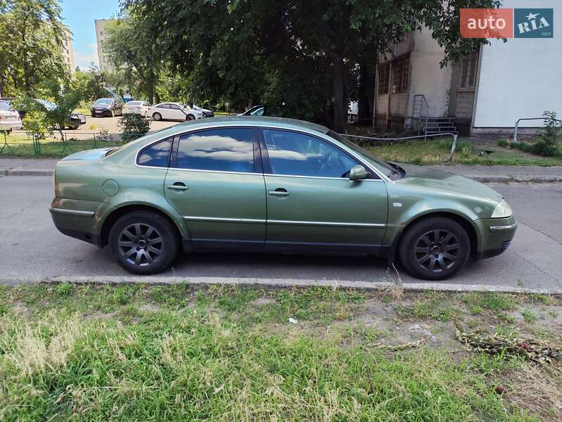 Седан Volkswagen Passat 2003 в Києві