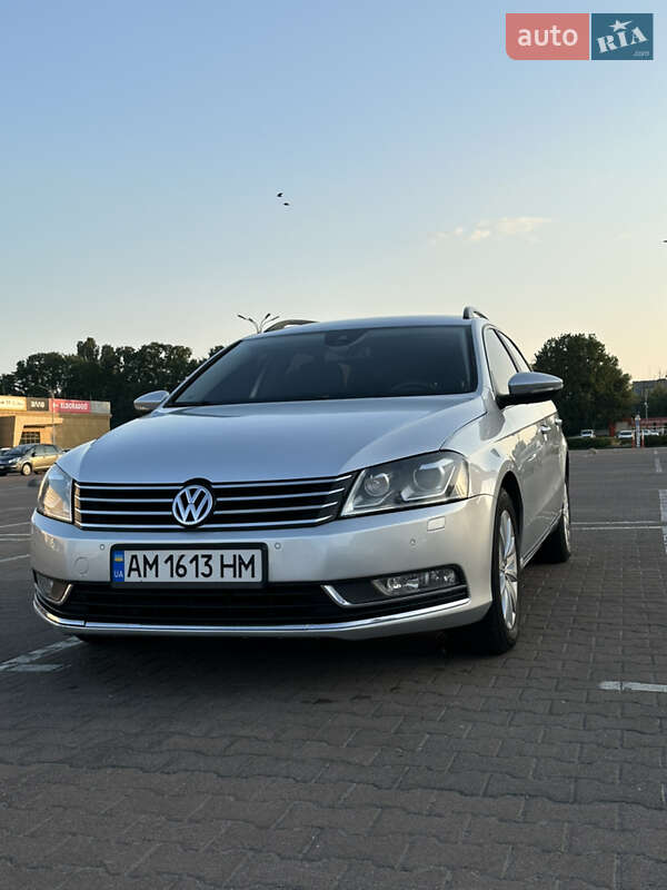 Універсал Volkswagen Passat 2012 в Житомирі