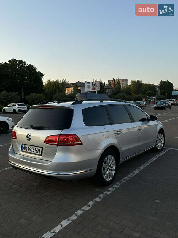 Універсал Volkswagen Passat 2012 в Житомирі