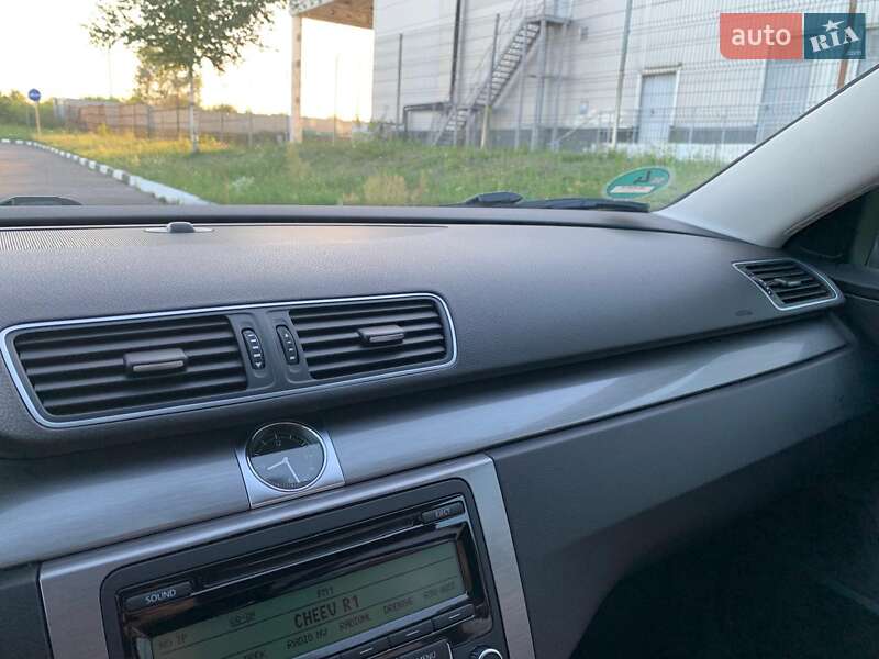 Универсал Volkswagen Passat 2011 в Ровно
