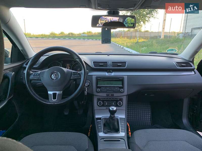 Универсал Volkswagen Passat 2011 в Ровно