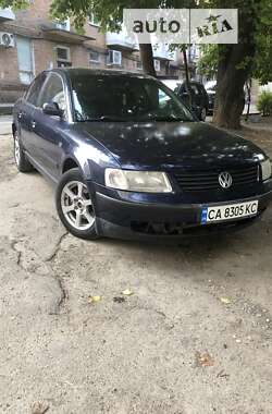 Седан Volkswagen Passat 1999 в Умані