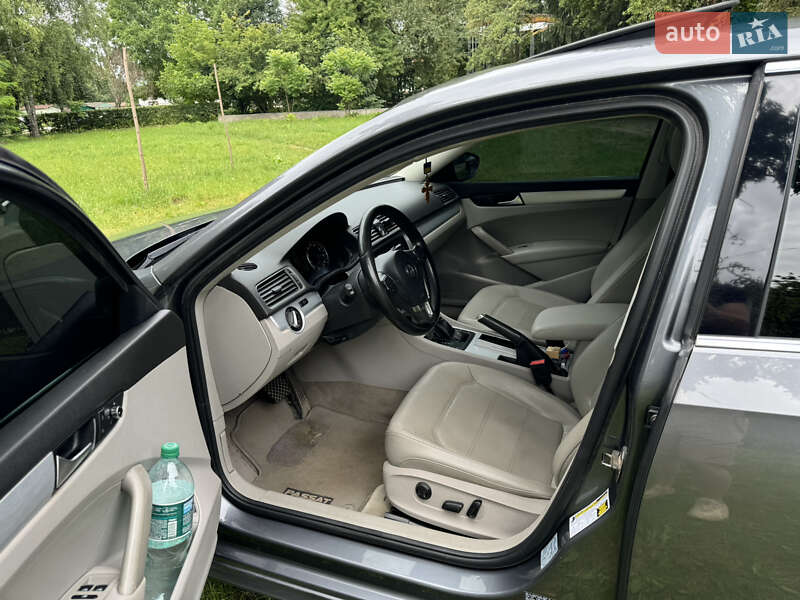 Седан Volkswagen Passat 2012 в Звягеле