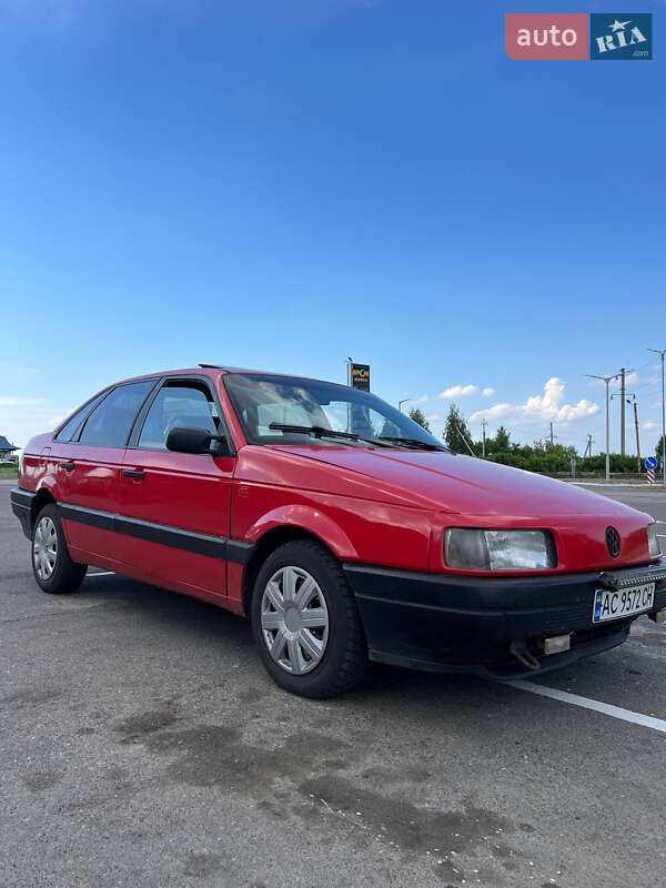 Седан Volkswagen Passat 1989 в Чорнобаї