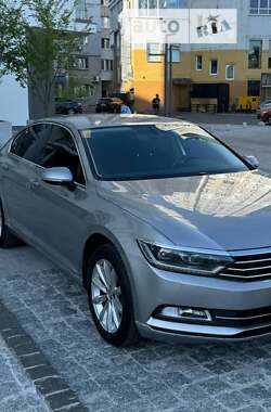 Седан Volkswagen Passat 2017 в Києві