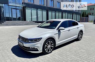 Седан Volkswagen Passat 2018 в Львове