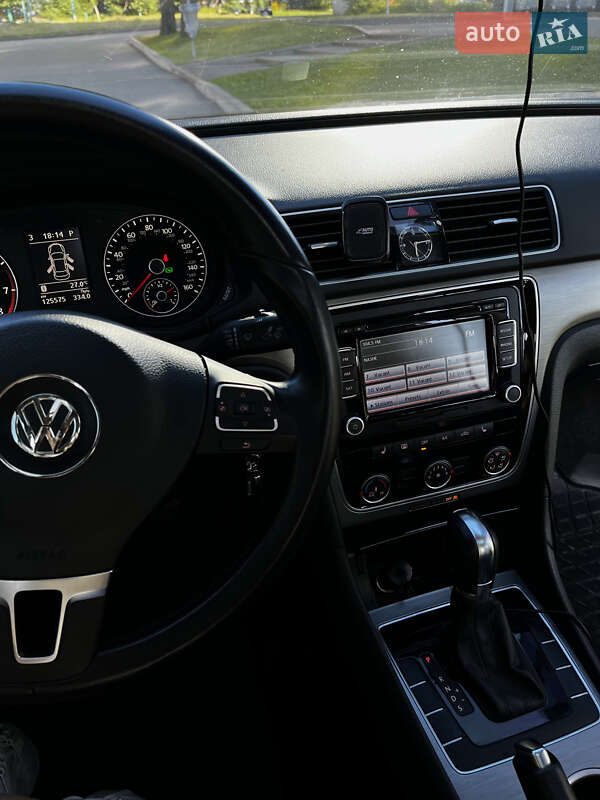 Седан Volkswagen Passat 2013 в Харькове