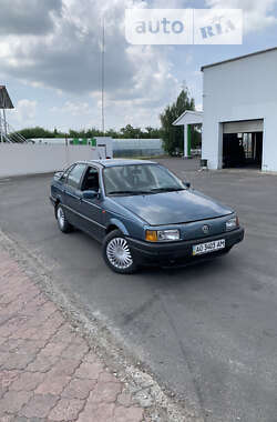 Седан Volkswagen Passat 1989 в Виноградове