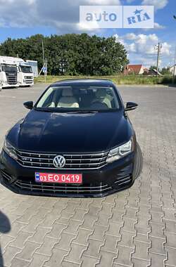 Седан Volkswagen Passat 2016 в Луцке
