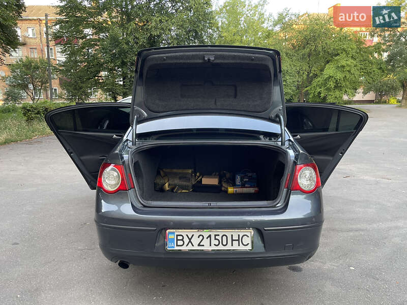 Седан Volkswagen Passat 2010 в Староконстантинове