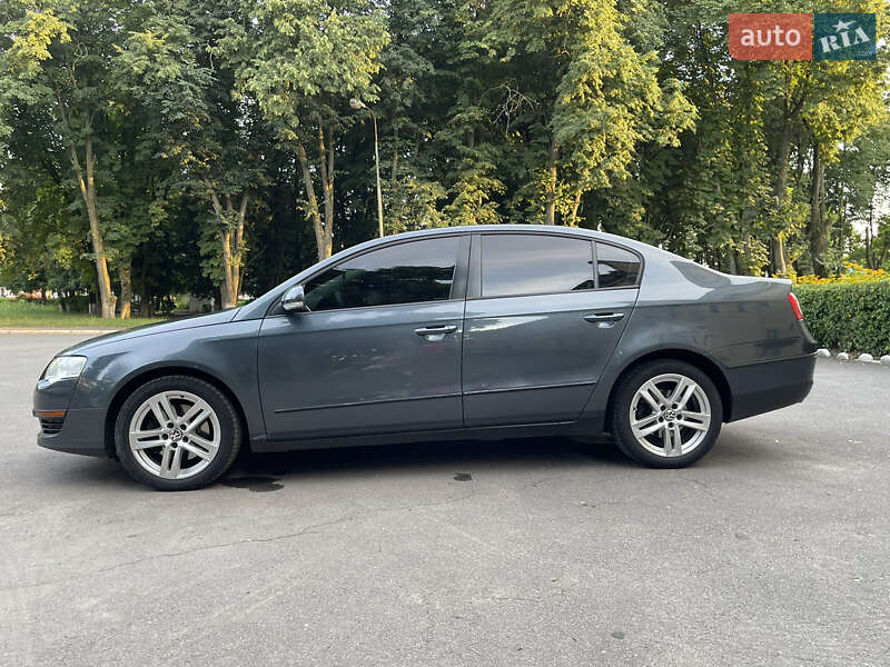 Седан Volkswagen Passat 2010 в Староконстантинове