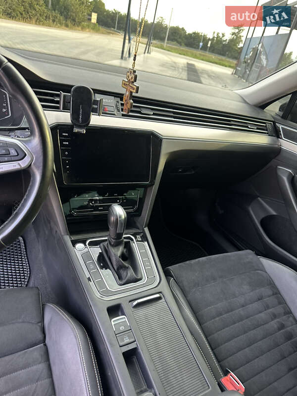 Седан Volkswagen Passat 2020 в Черновцах