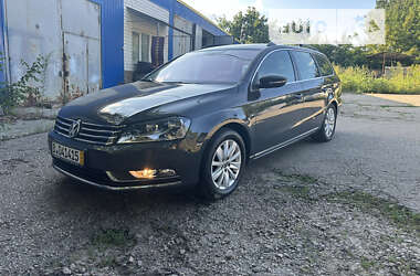 Універсал Volkswagen Passat 2010 в Сумах