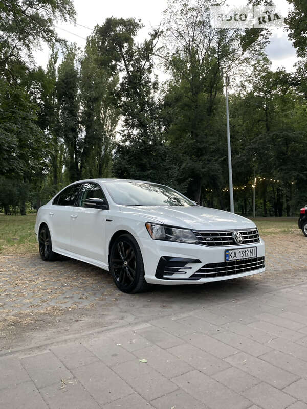 Седан Volkswagen Passat 2018 в Киеве