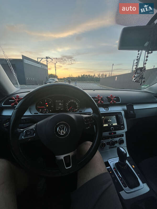 Універсал Volkswagen Passat 2013 в Львові