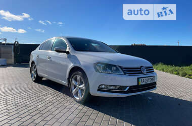 Седан Volkswagen Passat 2012 в Киеве