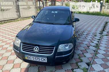 Седан Volkswagen Passat 2004 в Мостиске