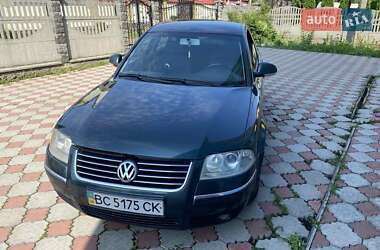 Седан Volkswagen Passat 2004 в Мостиске