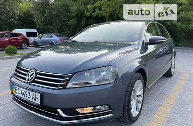 Седан Volkswagen Passat 2013 в Львові