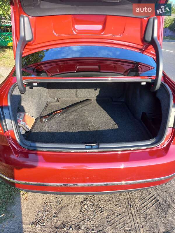 Седан Volkswagen Passat 2015 в Черкассах