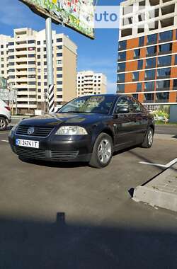 Седан Volkswagen Passat 2002 в Киеве