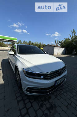 Седан Volkswagen Passat 2015 в Ивано-Франковске