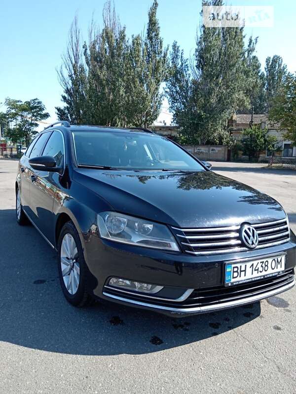 Універсал Volkswagen Passat 2012 в Одесі