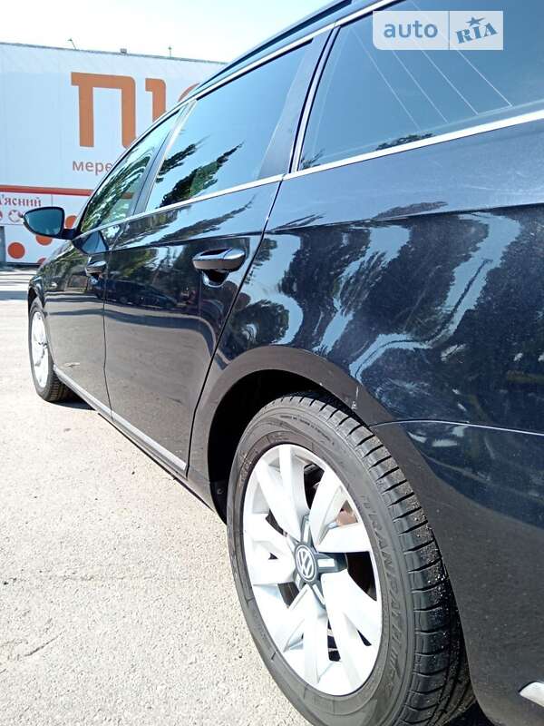 Універсал Volkswagen Passat 2012 в Одесі
