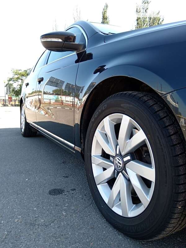 Універсал Volkswagen Passat 2012 в Одесі