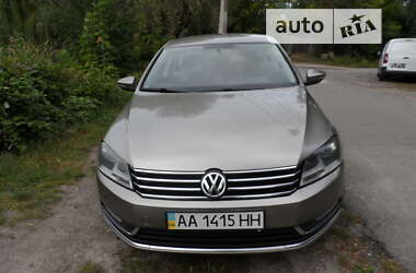 Седан Volkswagen Passat 2012 в Киеве