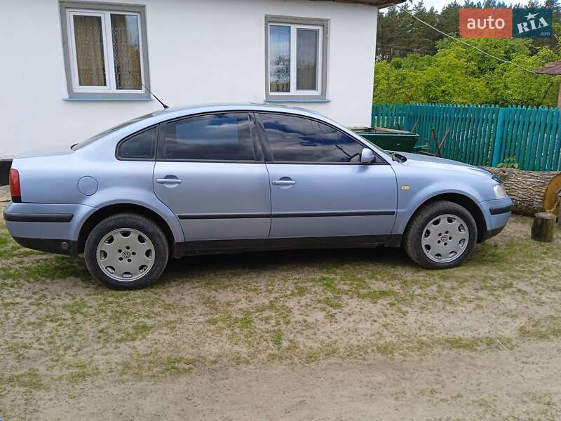 Седан Volkswagen Passat 1999 в Дубно