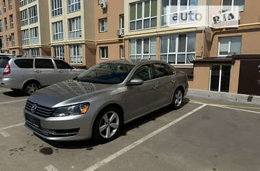 Седан Volkswagen Passat 2013 в Киеве