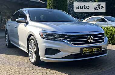 Седан Volkswagen Passat 2020 в Львове