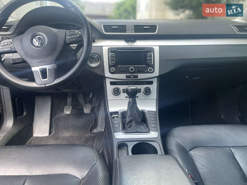 Универсал Volkswagen Passat 2012 в Ивано-Франковске