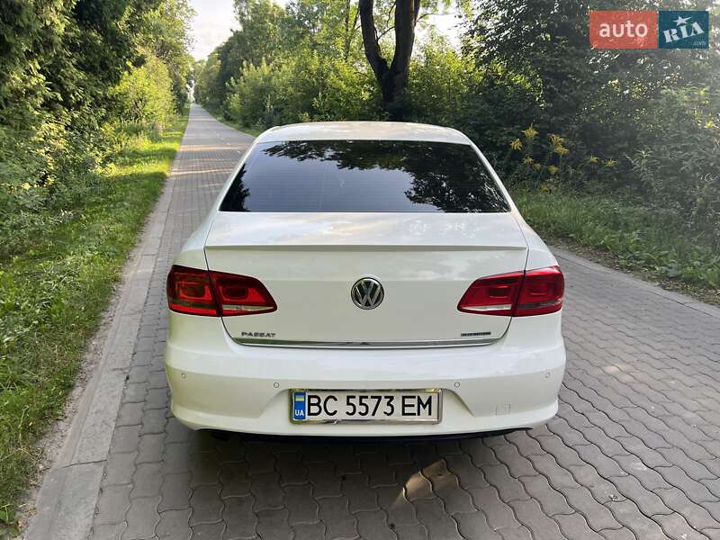 Седан Volkswagen Passat 2012 в Львове