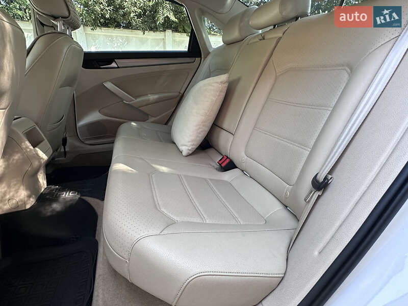 Седан Volkswagen Passat 2015 в Одессе