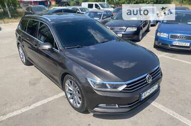 Універсал Volkswagen Passat 2015 в Запоріжжі