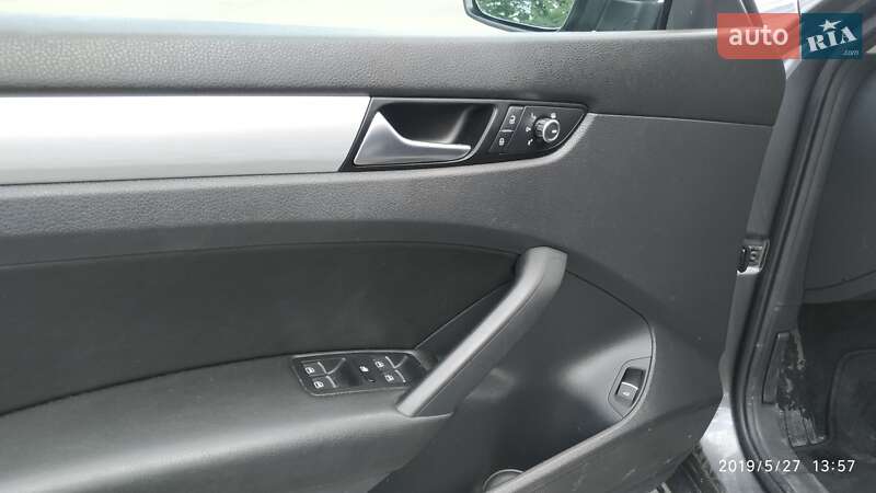 Седан Volkswagen Passat 2012 в Стрые