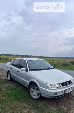 Седан Volkswagen Passat 1994 в Львове