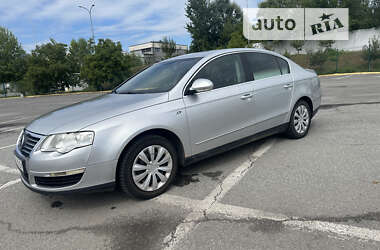 Седан Volkswagen Passat 2006 в Мукачевому