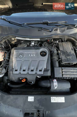 Универсал Volkswagen Passat 2012 в Дрогобыче