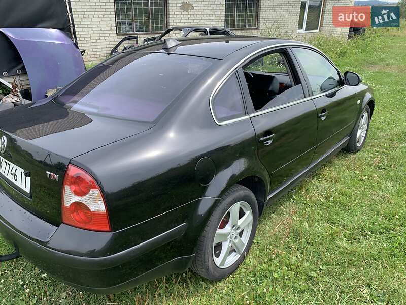 Седан Volkswagen Passat 2001 в Мостиске