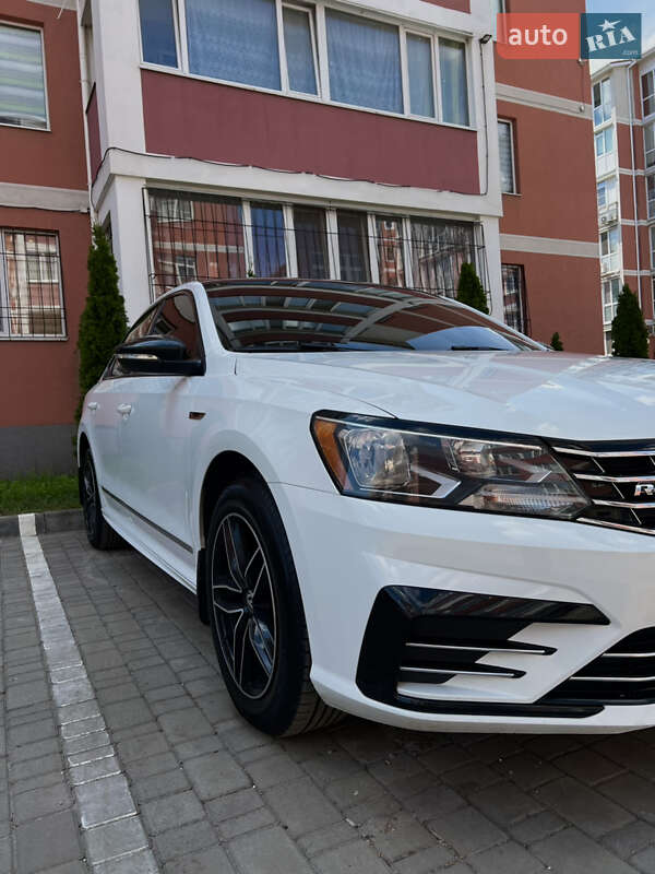 Седан Volkswagen Passat 2016 в Днепре