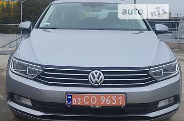 Седан Volkswagen Passat 2017 в Ровно