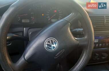 Седан Volkswagen Passat 1999 в 