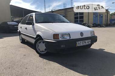 Седан Volkswagen Passat 1990 в Ужгороді