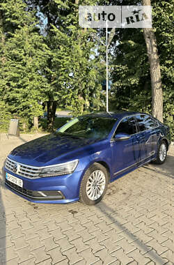 Седан Volkswagen Passat 2015 в Львове