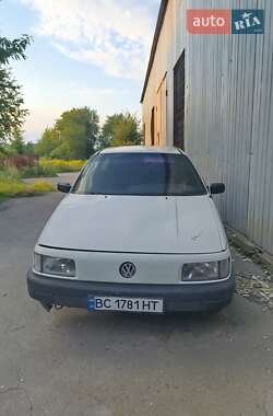 Седан Volkswagen Passat 1992 в Буске