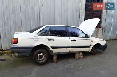 Седан Volkswagen Passat 1992 в Буске