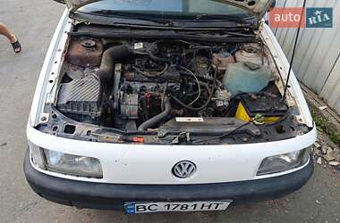 Седан Volkswagen Passat 1992 в Буске